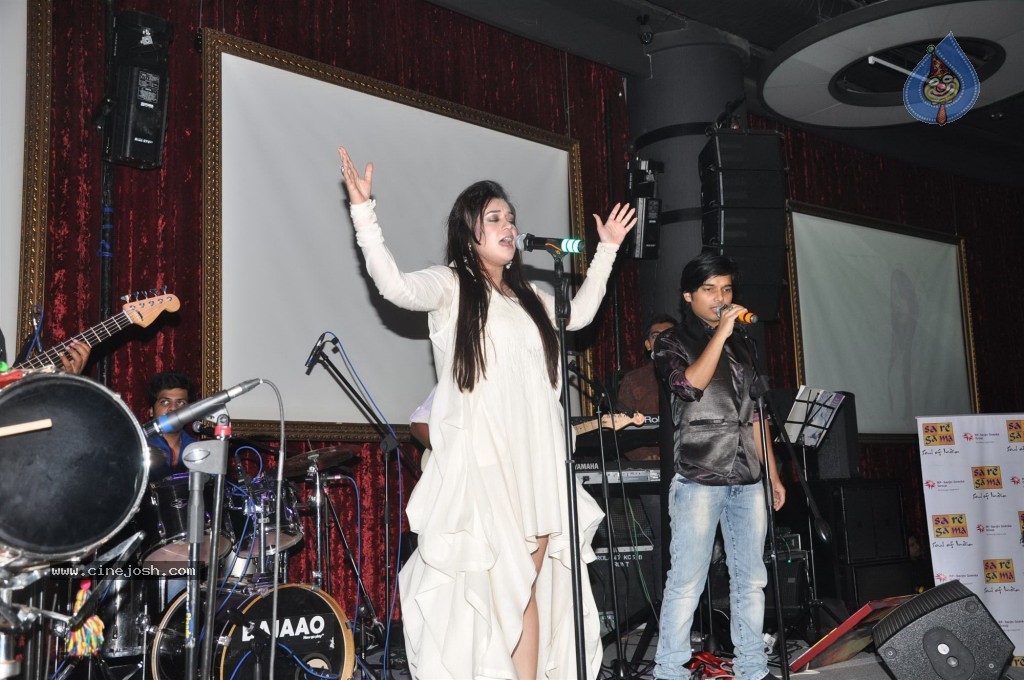 Komal Rizvi Album Launch Event - 10 / 34 photos