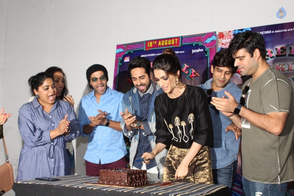 Kriti Sanon Birthday Celebrations - 29 / 30 photos