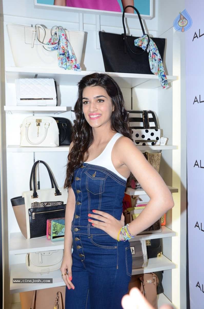 Kriti Sanon Launches ALDO Spring Summer 2015 Collection - 34 / 34 photos