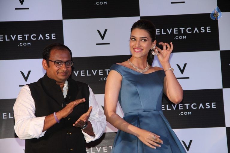 Kriti Sanon Launches Valvate Case Website - 17 / 27 photos