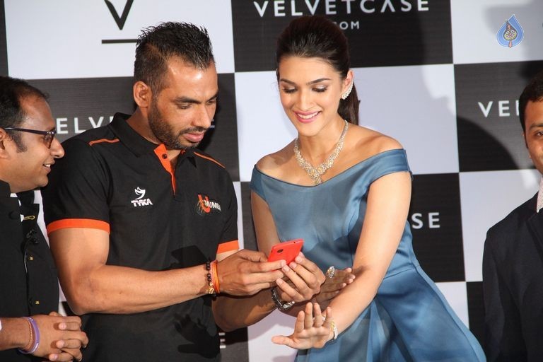 Kriti Sanon Launches Valvate Case Website - 26 / 27 photos