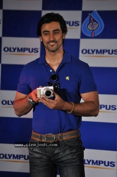 Kunal Kapoor Launches Olympus Pen - 14 / 34 photos