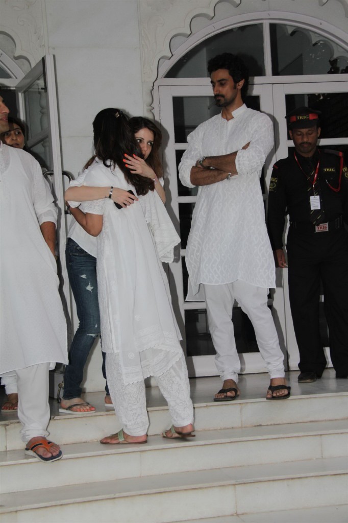 Kunal Kapoor Mother Prayer Meet - 1 / 34 photos