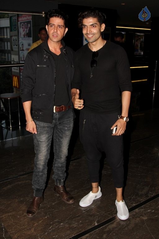 Lakhon Hain Yahan Dilwale Premiere Photos - 6 / 25 photos