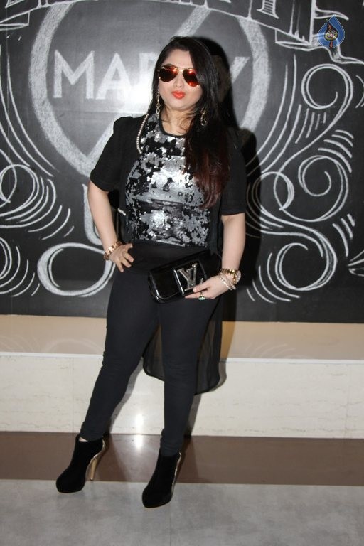 Lakhon Hain Yahan Dilwale Premiere Photos - 11 / 25 photos