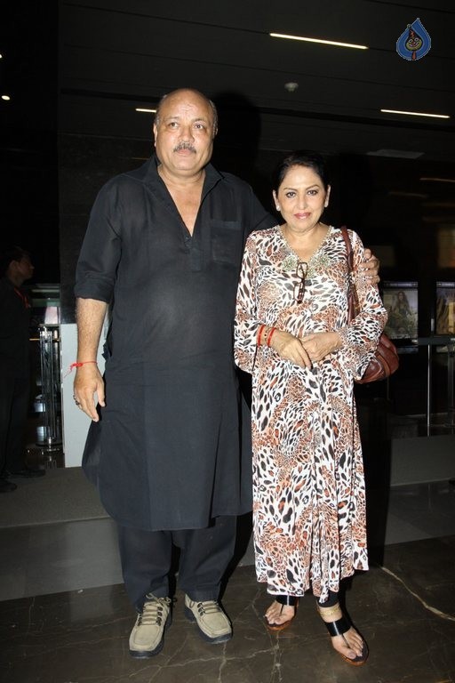 Lakhon Hain Yahan Dilwale Premiere Photos - 17 / 25 photos