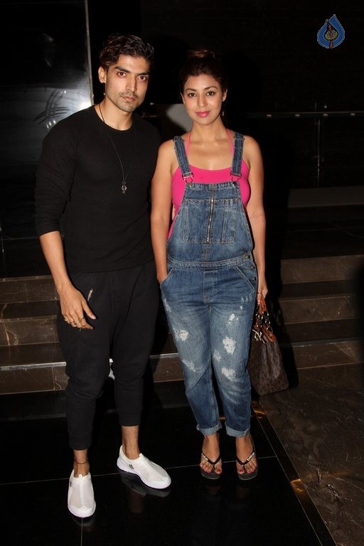 Lakhon Hain Yahan Dilwale Premiere Photos - 23 / 25 photos