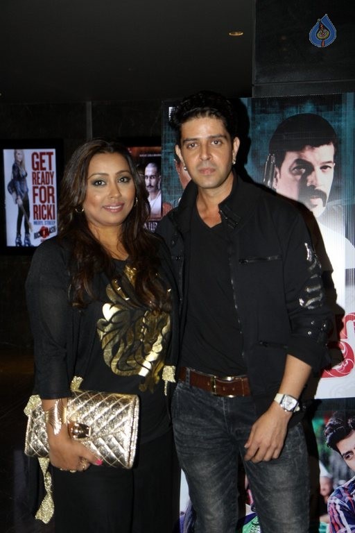 Lakhon Hain Yahan Dilwale Premiere Photos - 24 / 25 photos