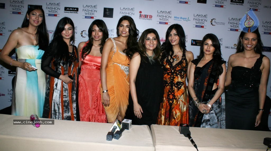 Lakme Fashion Week Day 1 Guests - 82 / 100 photos