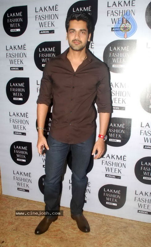 Lakme Fashion Week Day 2 Guests - 41 / 82 photos