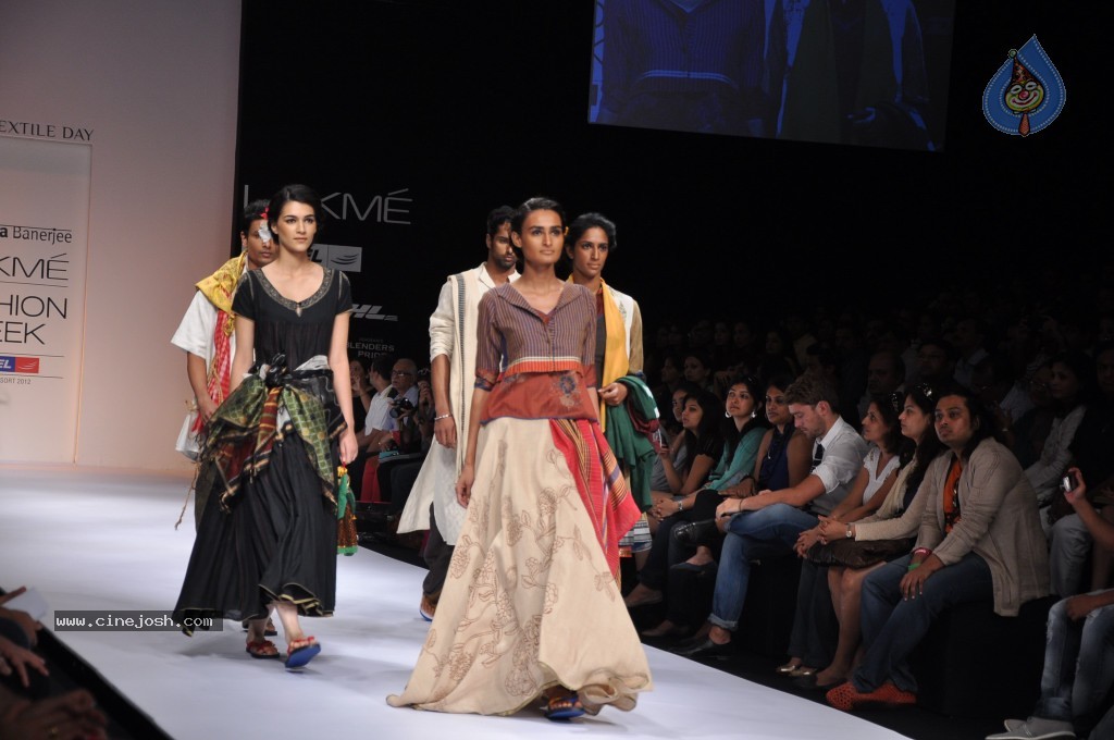Lakme Fashion Week Day 3 All Shows - 41 / 149 photos