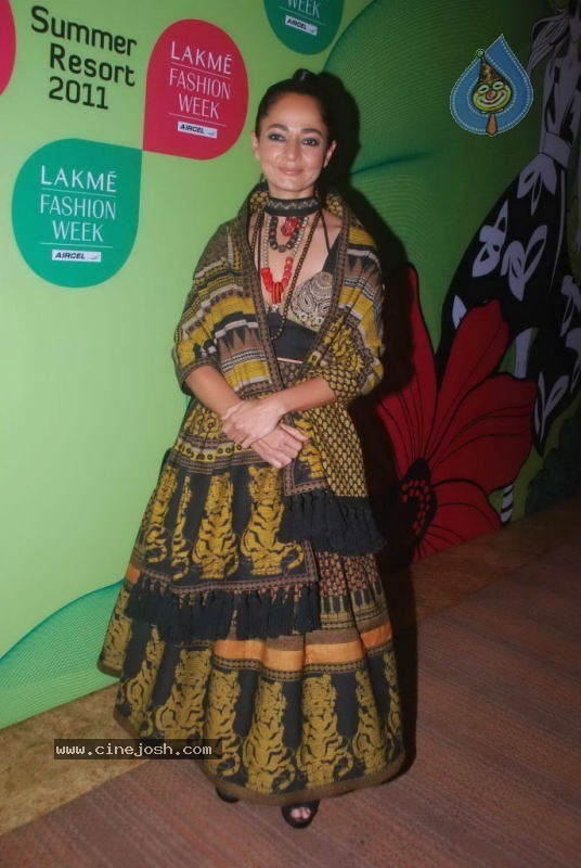 Lakme Fashion Week Day 3 Guests - 37 / 72 photos