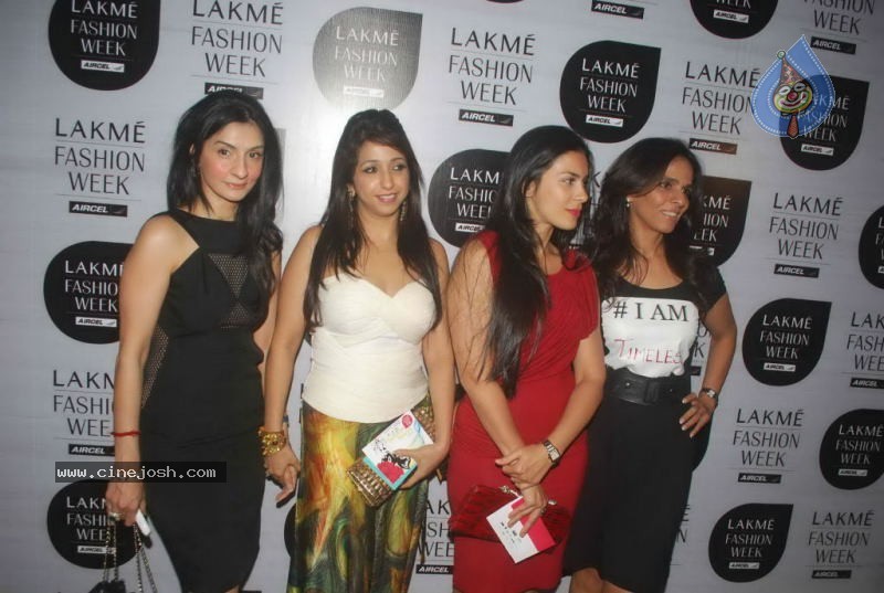 Lakme Fashion Week Day 3 Guests - 41 / 72 photos