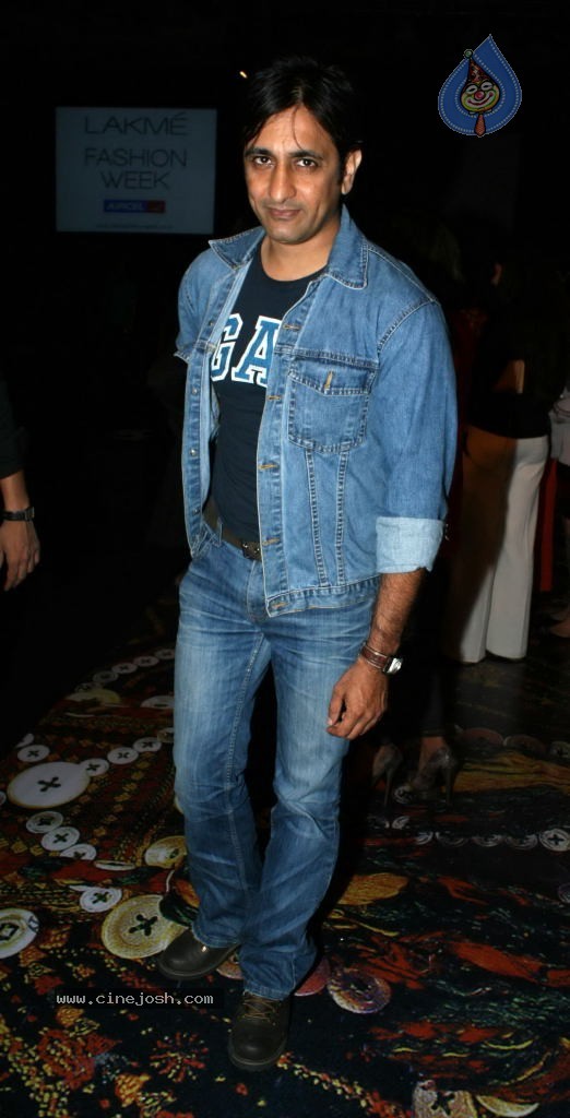 Lakme Fashion Week Day 3 Guests - 42 / 100 photos