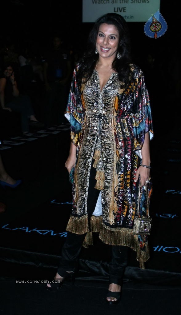 Lakme Fashion Week Day 3 Guests - 96 / 100 photos