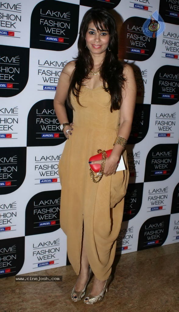 Lakme Fashion Week Day 4 Guests - 59 / 88 photos