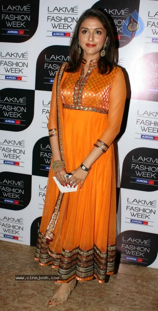 Lakme Fashion Week Day 4 Guests - 62 / 88 photos