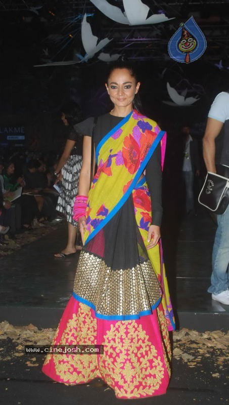 Lakme Fashion Week Day 5 Guests - 38 / 114 photos