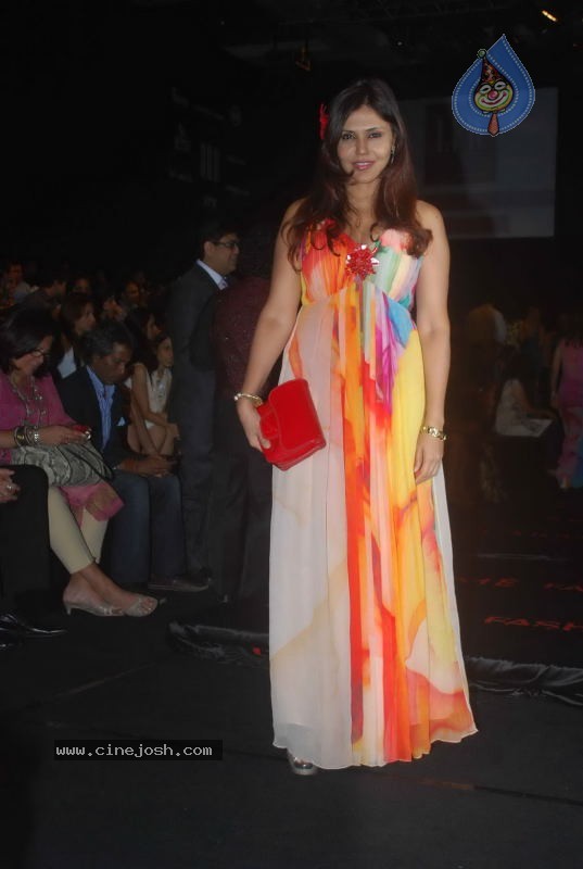 Lakme Fashion Week Day 5 Guests - 75 / 114 photos