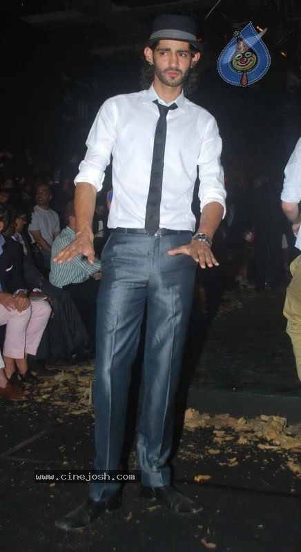 Lakme Fashion Week Day 5 Guests - 80 / 114 photos