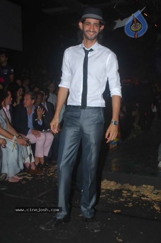 Lakme Fashion Week Day 5 Guests - 108 / 114 photos