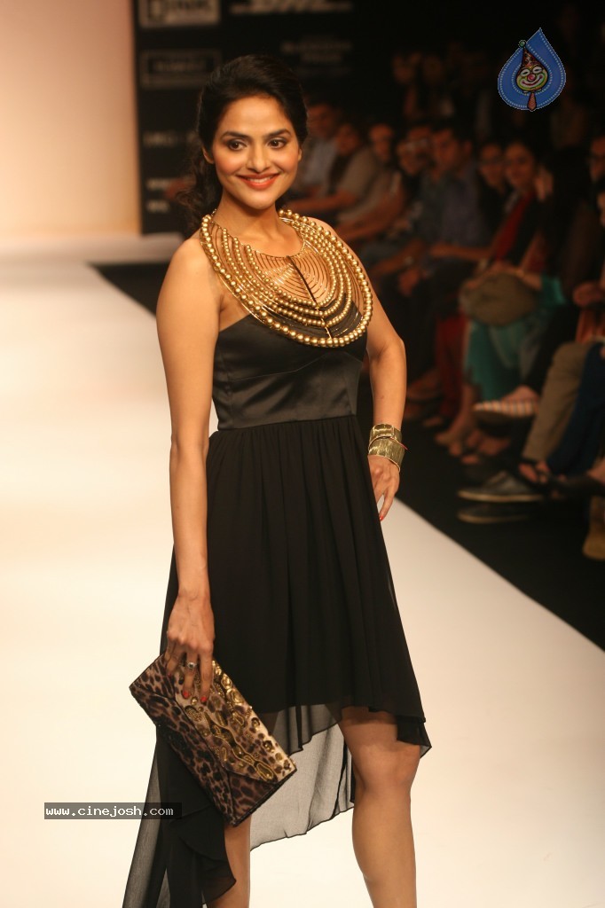 Lakme Fashion Week Day 5 Guests - 63 / 172 photos