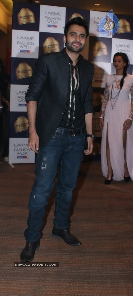 Lakme Fashion Week Day 5 Guests - 92 / 172 photos