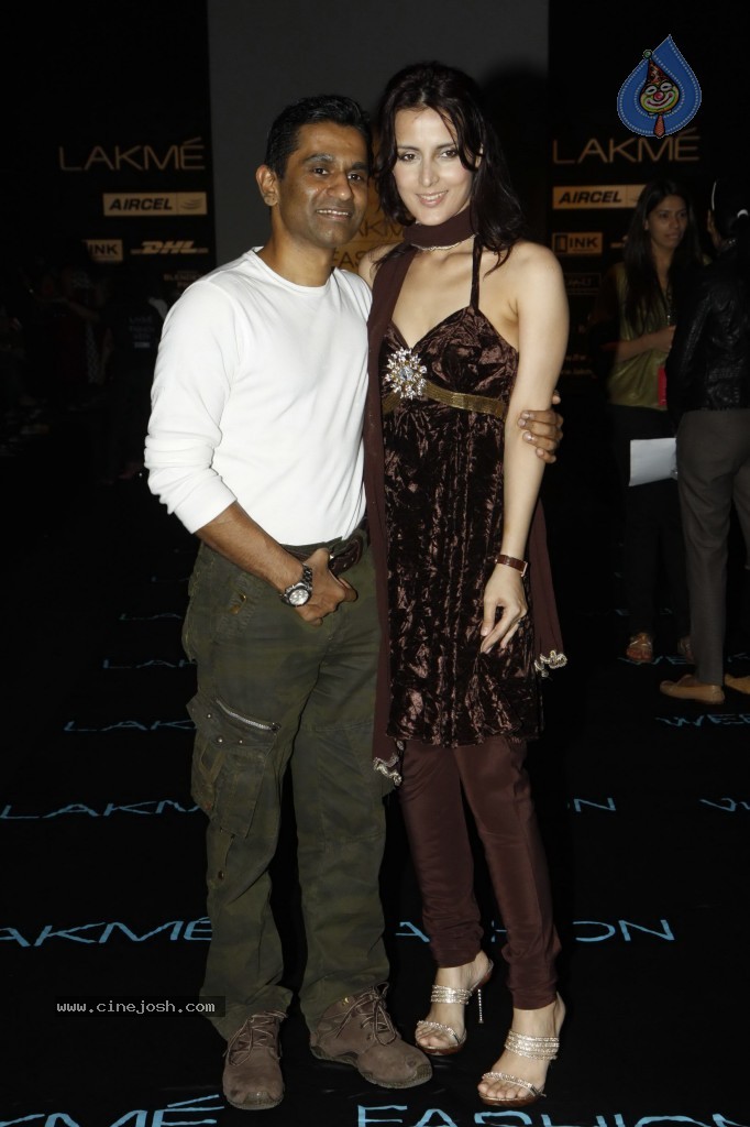 Lakme Fashion Week Day 5 Guests - 122 / 172 photos