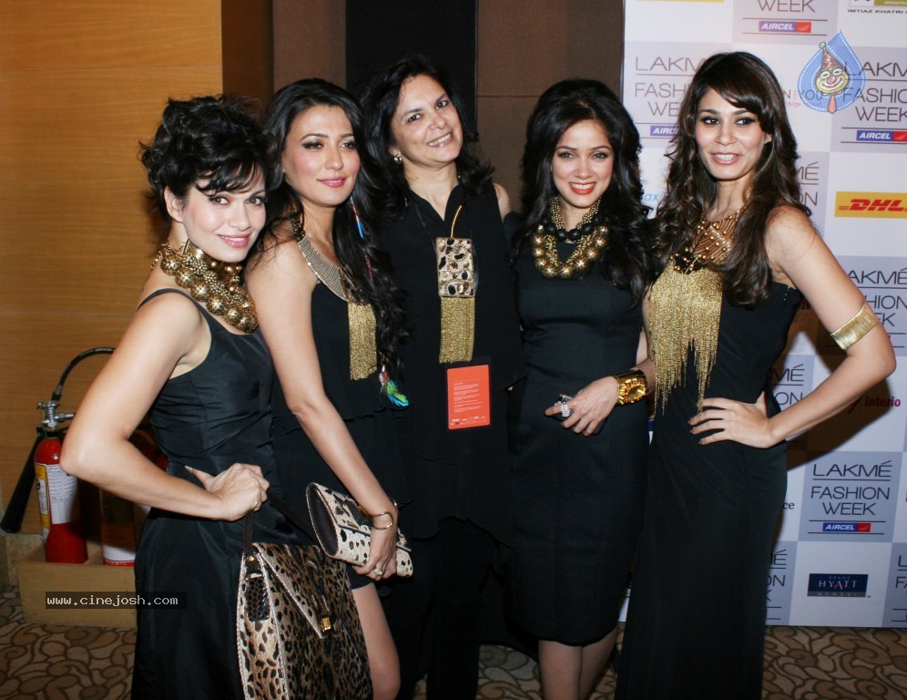 Lakme Fashion Week Day 5 Guests - 129 / 172 photos