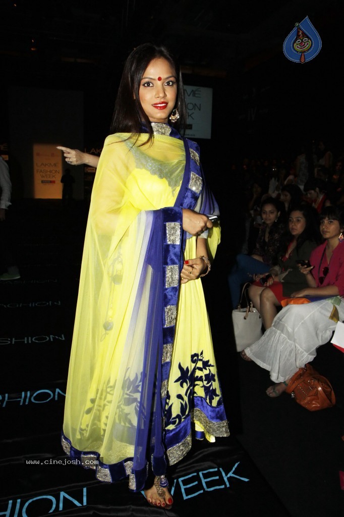 Lakme Fashion Week Day 5 Guests - 151 / 172 photos