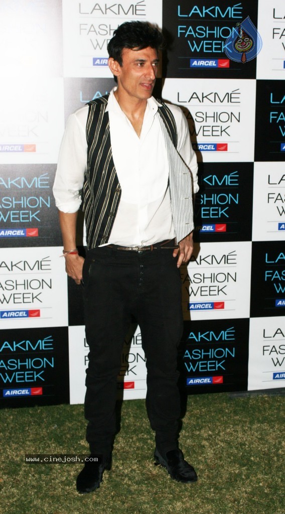 Lakme Fashion Week Day 5 Guests - 158 / 172 photos