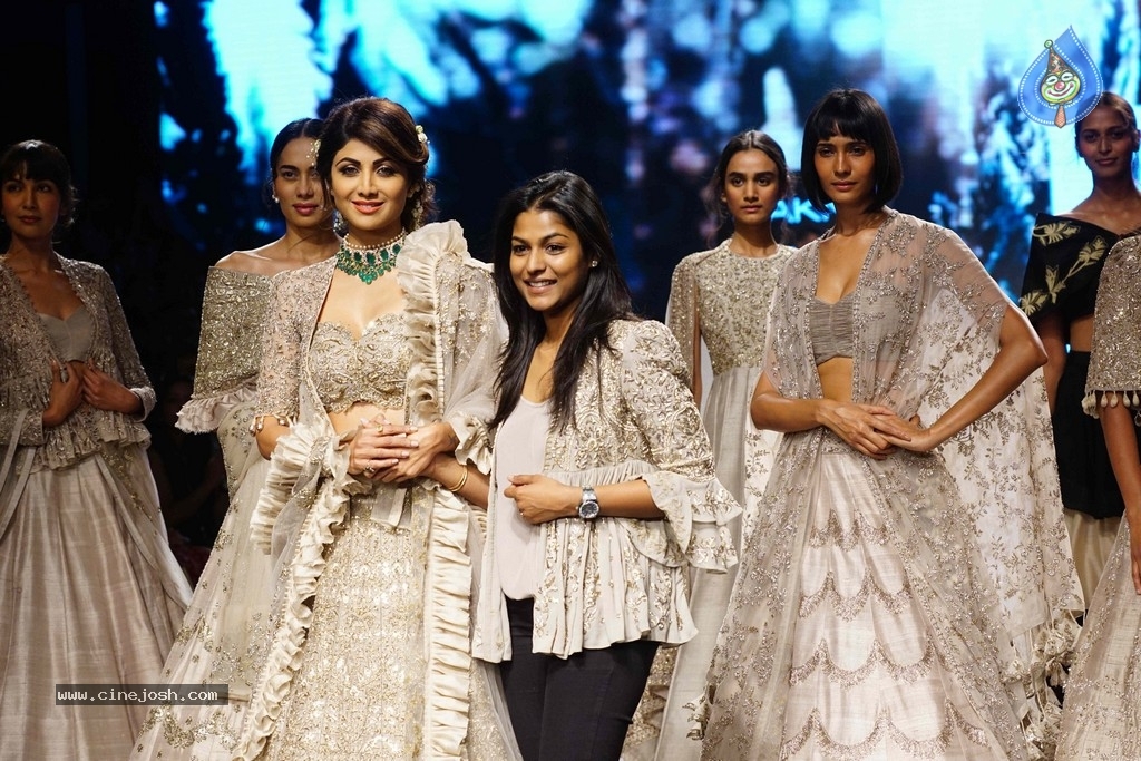 Lakme Fashion Week Grand Finale - 19 / 35 photos