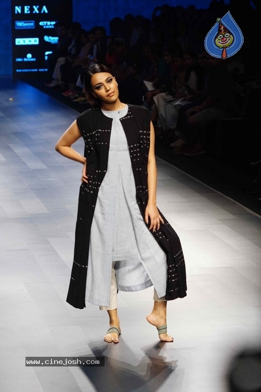 Lakme Fashion Week Grand Finale - 20 / 35 photos