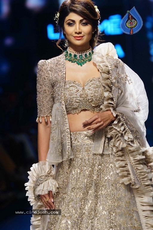Lakme Fashion Week Grand Finale - 28 / 35 photos