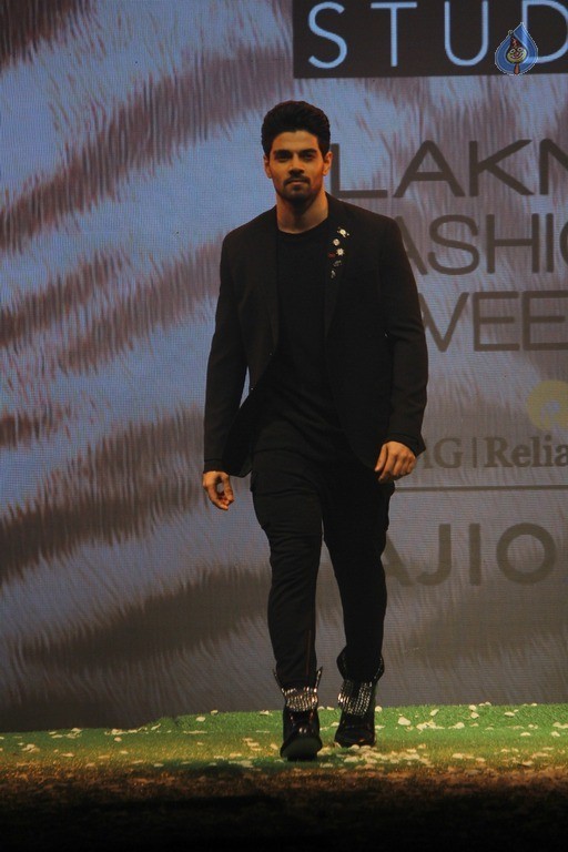 Lakme Fashion Week Summer 2017 - 16 / 16 photos