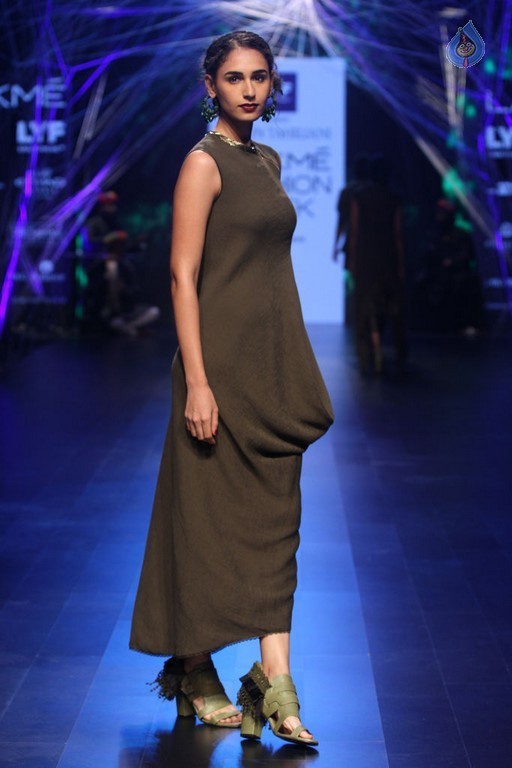 Lakme Fashion Week Winter Festive 2016 - 66 / 82 photos