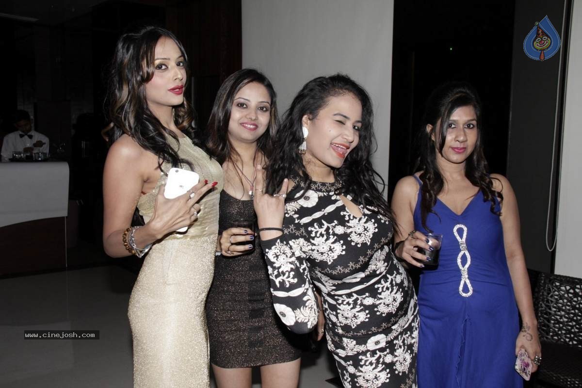 Leena Kapoor Birthday Party - 24 / 30 photos