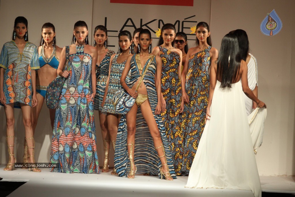 LFW 2013 Day 2 All Shows - 56 / 150 photos