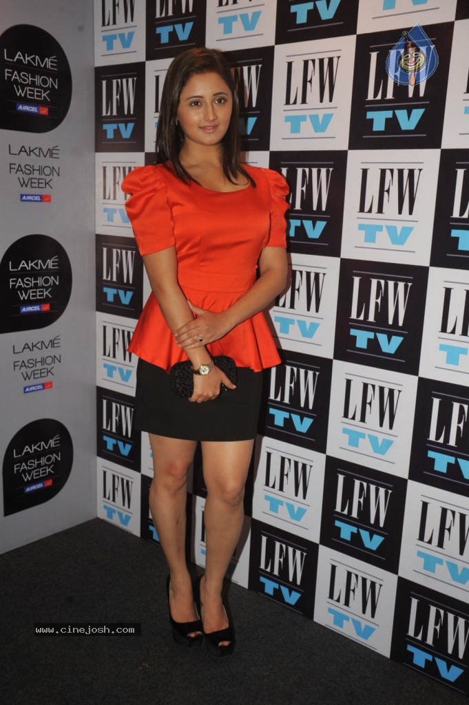 LFW 2013 Day 2 All Shows - 72 / 150 photos