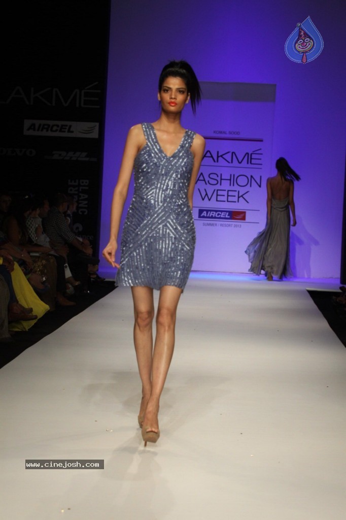 LFW 2013 Day 2 All Shows - 92 / 150 photos