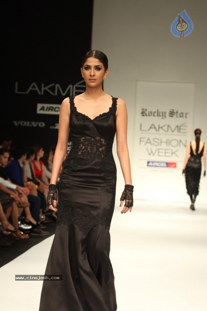 LFW 2013 Day 2 All Shows - 114 / 150 photos