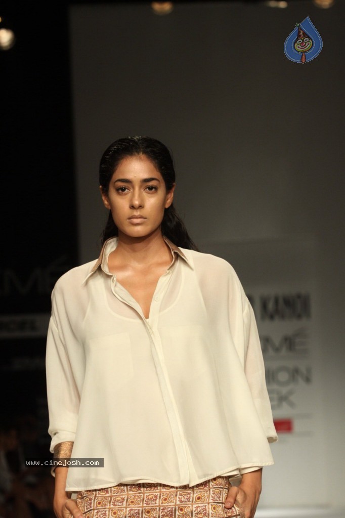 LFW 2013 Day 2 All Shows - 123 / 150 photos