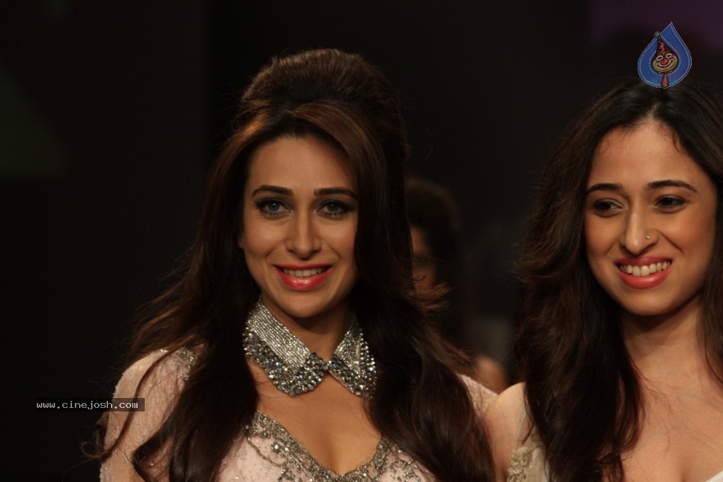 LFW 2013 Day 2 All Shows - 126 / 150 photos