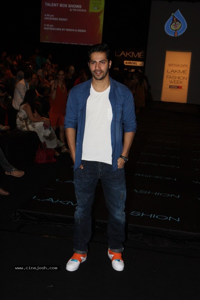 LFW 2013 Day 2 All Shows - 134 / 150 photos