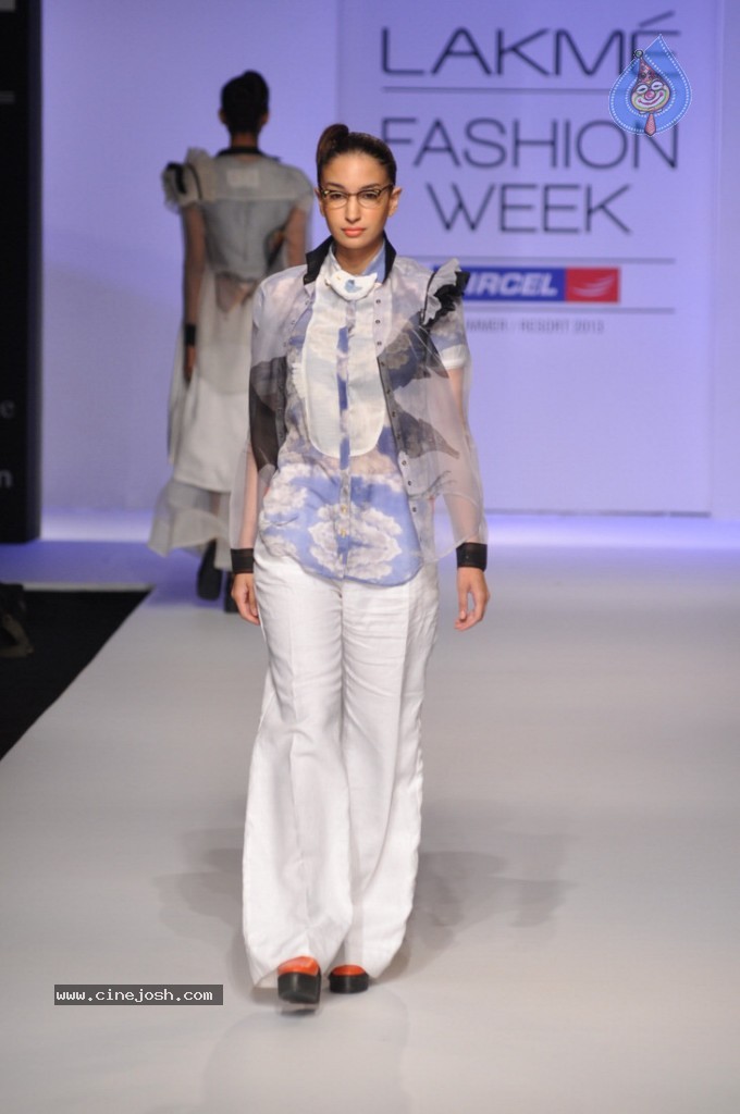 LFW 2013 Day 3 All Shows - 2 / 112 photos