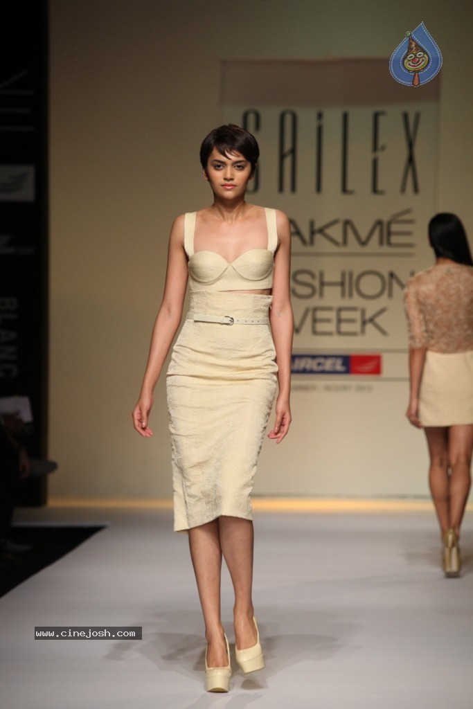 LFW 2013 Day 3 All Shows - 16 / 112 photos