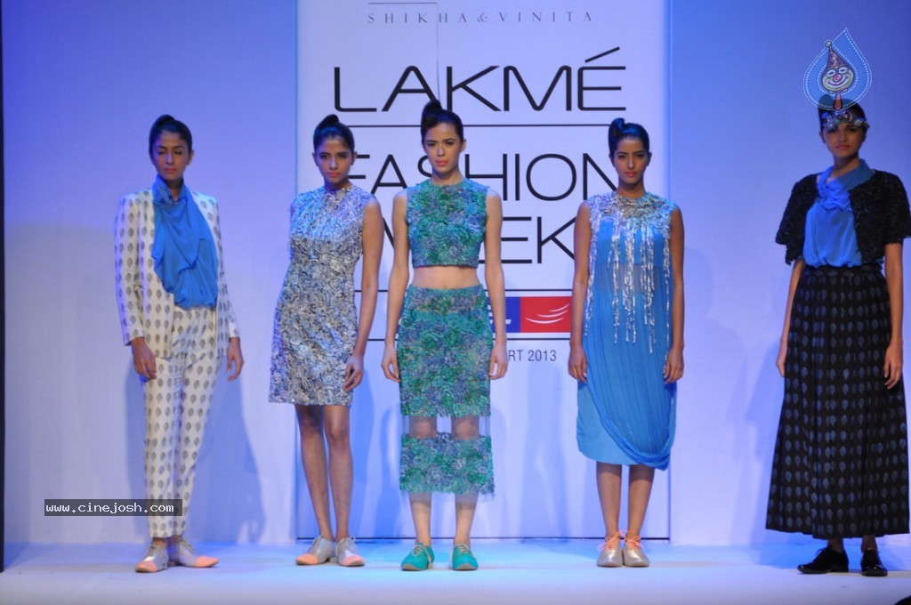 LFW 2013 Day 3 All Shows - 25 / 112 photos