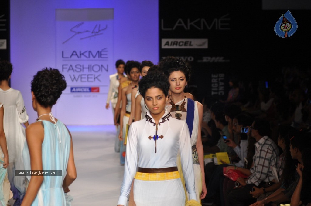 LFW 2013 Day 3 All Shows - 27 / 112 photos