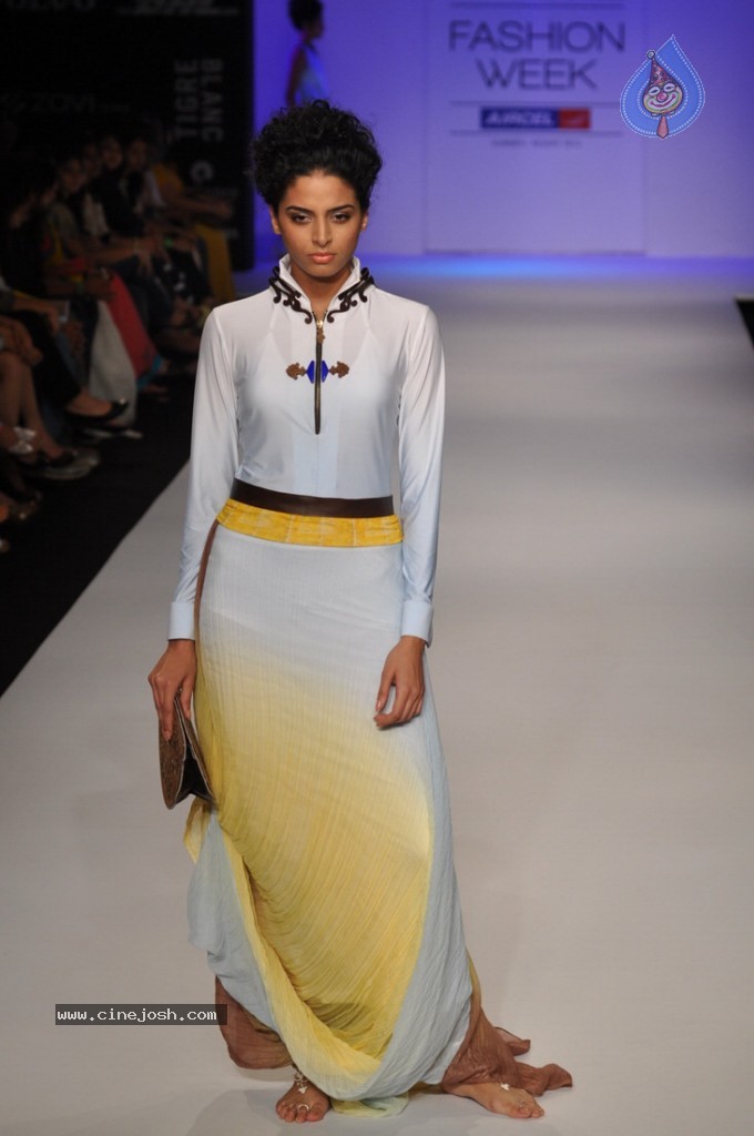 LFW 2013 Day 3 All Shows - 103 / 112 photos