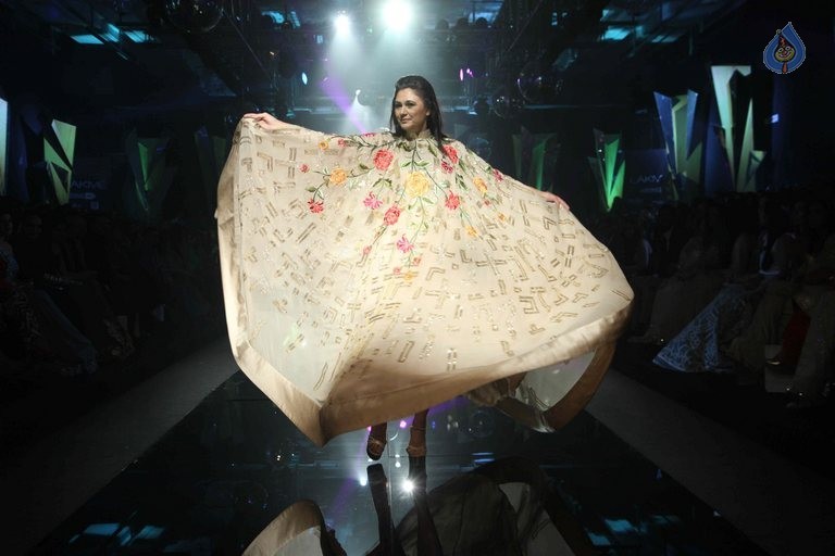 LFW 2015 Abu Jani and Sandeep Khosla Show - 2 / 32 photos